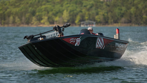 Bass boat fueraborda - Lowe Favorite 198 - Lowe - con doble consola / open / de pesca deportiva