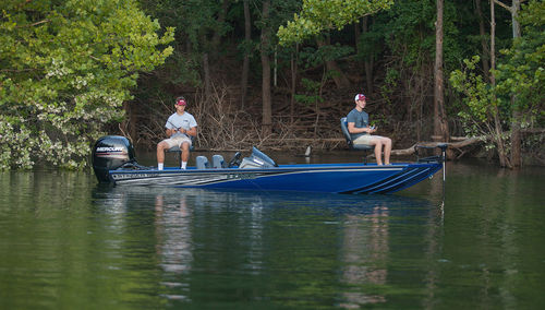 Bass boat fueraborda - Stinger 195C - Lowe - con consola lateral / open / de pesca deportiva