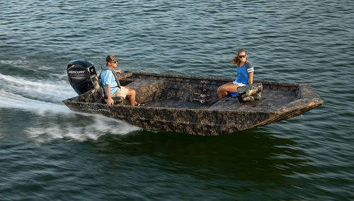 Jon boat fueraborda - Roughneck 1760 Deluxe Tiller - Lowe - con consola lateral / open / de pesca deportiva