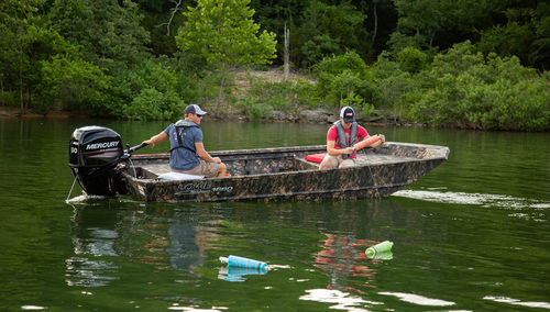 Jon boat fueraborda - Roughneck 1660 Deluxe Tiller - Lowe - con consola lateral / open / de pesca deportiva