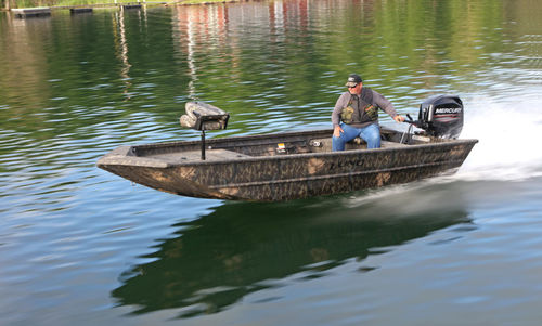 Jon boat fueraborda - 1660 PREDATOR - Lund - de pesca deportiva / de aluminio / 4 personas máx.
