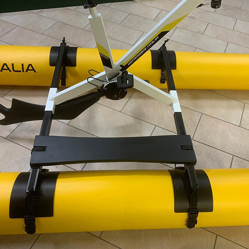 Reposapiés - Footrest platform. - WATERBIKE ITALIA