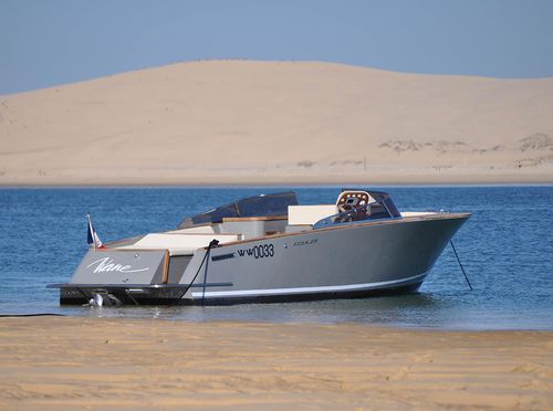 Runabout intraborda - ECLA 29 CLASSIC - CLYD Yacht Design - con doble consola / open / 12 personas máx.