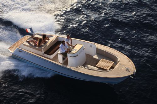 Runabout intraborda - ECLA 29 OPEN - CLYD Yacht Design - open / con consola central / 12 personas máx.
