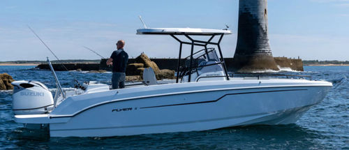 Barco open fueraborda - Flyer 8 SPACEdeck - Bénéteau Motorboats - con consola central / de pesca deportiva / de esquí acuático
