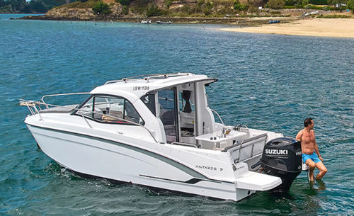 Cabin-cruiser fueraborda - Antares 7  - Bénéteau Motorboats - con caseta de timón / de pesca / 8 personas máx.