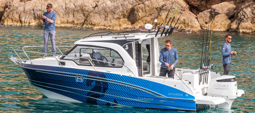 Barco de motor de pesca-paseo fueraborda - Antares 8 Fishing - Bénéteau Motorboats - con caseta de timón / 9 personas máx. / con solárium