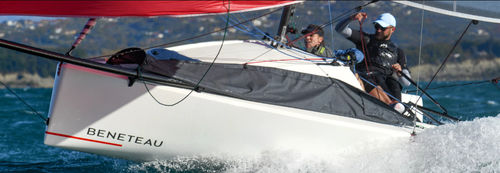Velero de crucero costero - First 18SE - Bénéteau Sailboats - de regata y crucero / de regata / con 1 camarote