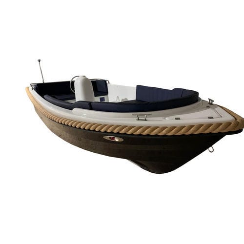 Barco open fueraborda - V440 - Boatbuilding Motor Yacht Sp. Z o.o. - semirrígido / con consola central / clásico