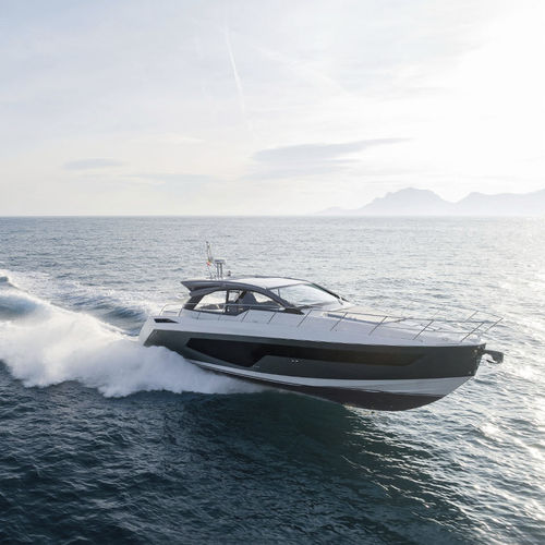 Yate a motor de crucero - ATLANTIS 51 - Azimut - con hard-top / IPS / con 3 camarotes