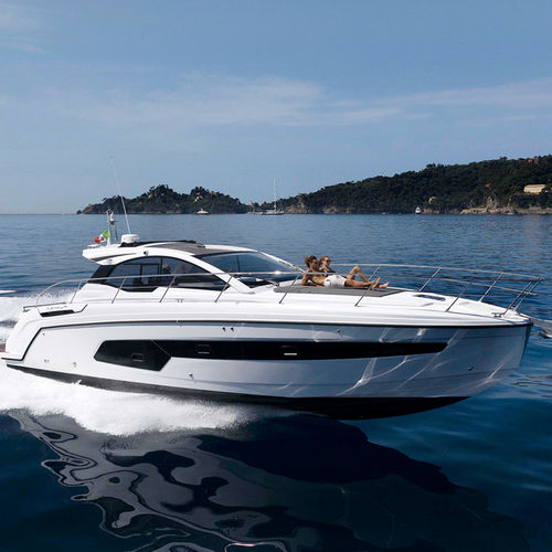 Barco cabinado intraborda - ATLANTIS 45 - Azimut - bimotor / con hard-top / de crucero