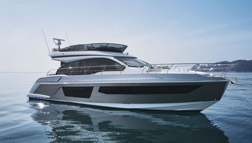 Yate a motor de crucero - 53 - Azimut - con fly / con 3 camarotes / con 4 camarotes