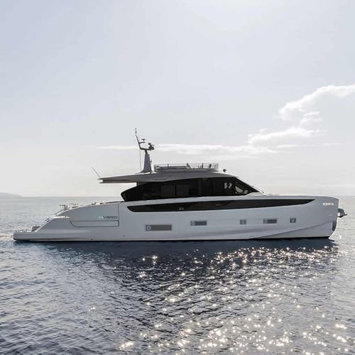 Yate a motor de crucero - SEADECK 7 - Azimut - con hard-top / con fly / híbrido