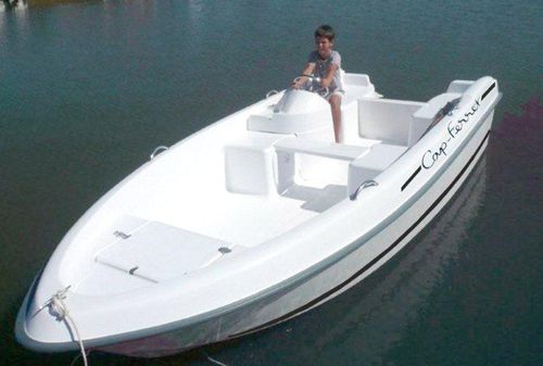 Barco open fueraborda - Cap-Ferret 452 - B2 marine - con consola lateral / de pesca deportiva / 5 personas máx.