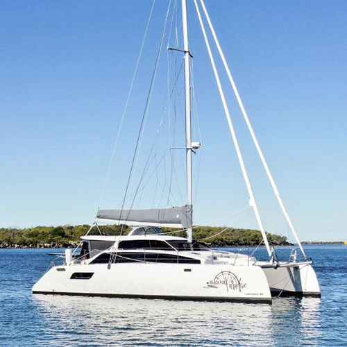 Catamarán - 46  - Lightwave Yachts - de crucero / con 3 camarotes / con center cockpit