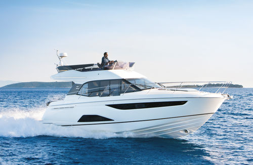 Barco cabinado intraborda - R40 - BAVARIA YACHT - bimotor / con hard-top / con fly