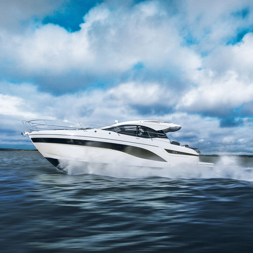 Barco cabinado intraborda - SR41 - BAVARIA YACHT - bimotor / con hard-top / con 2 camarotes