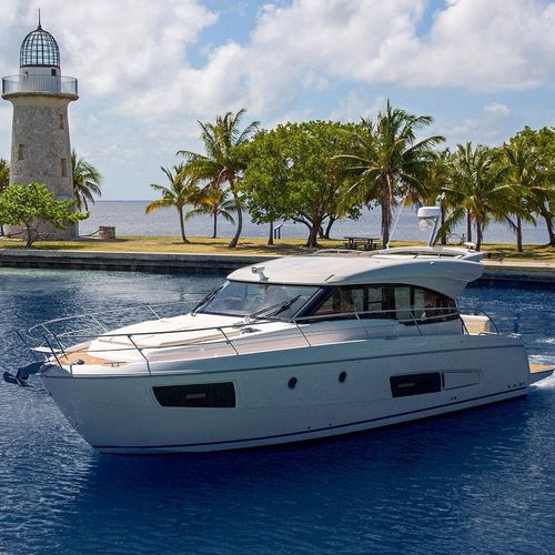 Barco cabinado intraborda - VIRTESS 420 - BAVARIA YACHT - bimotor / con fly / 12 personas máx.