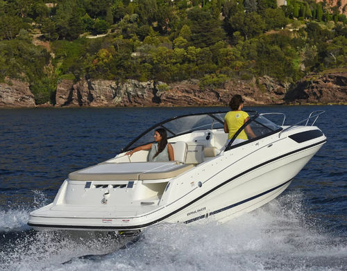 Day-cruiser intraborda - VR5 Cuddy - Bayliner - diésel / open / con doble consola