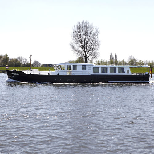 Barco cabinado intraborda - Altena Yachting - con caseta de timón / fluvial
