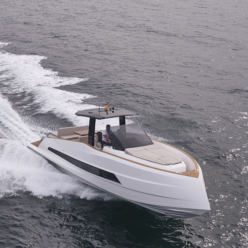 Barco cabinado intraborda - 377 Coupe - Astondoa - fueraborda / diésel / bimotor