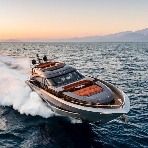 Yate a motor de crucero - 80 - AB Yachts - de gran velocidad / con hard-top / con 3 camarotes