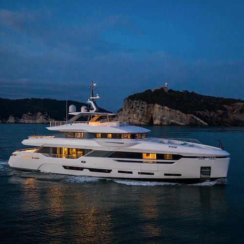 Superyate de crucero - RUN AWAY - Baglietto spa - raised pilothouse / de semidesplazamiento / con piscina