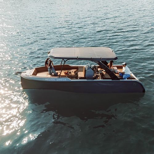 Barco open eléctrico - Omega 7.2 - Helios Marine - intraborda / de desplazamiento / con consola central