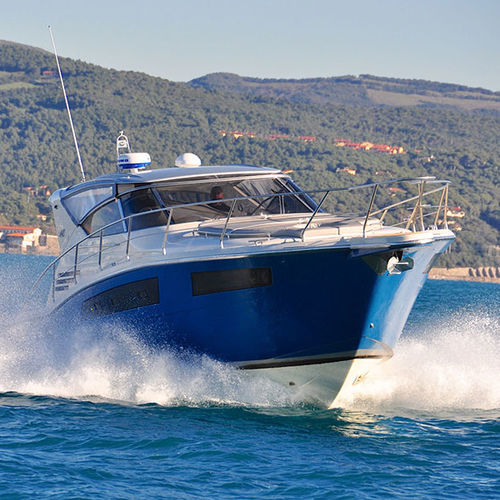 Barco cabinado intraborda - T440 SF Elba - Tuccoli - Technology Boats - diésel / bimotor / casco de planeo