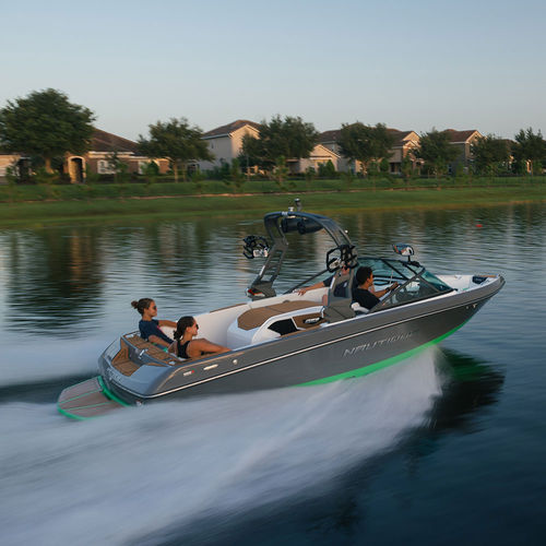 Runabout intraborda - 200 - Nautique Boat Company - con doble consola / bow-rider / open