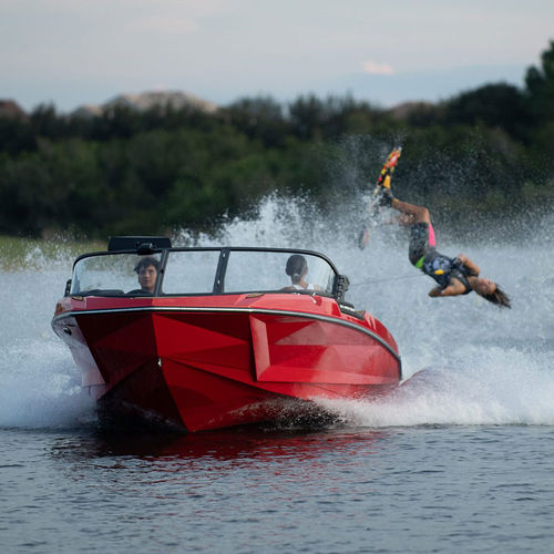 Runabout intraborda - Nautique Boat Company - con doble consola / open / de esquí acuático