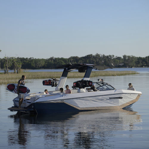 Runabout intraborda - G25 - Nautique Boat Company - con doble consola / bow-rider / open