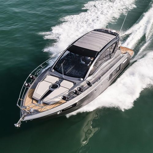 Barco cabinado intraborda - M44 HT - Cranchi - diésel / bimotor / con hard-top