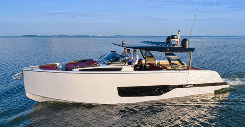 Barco cabinado intraborda - A46 - Cranchi - bimotor / open / con doble consola