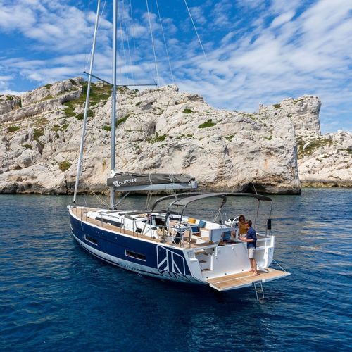Yate de vela de crucero - 530 - Dufour Yachts - de regata / con 3 camarotes / con 4 camarotes