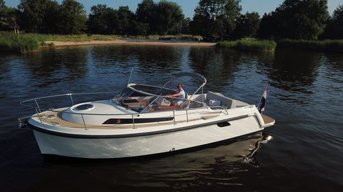 Barco cabinado intraborda - Intender 950 - Interboat - diésel / open / con consola central