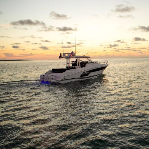 Barco cabinado fueraborda - CAP CAMARAT 12.5 WA - Jeanneau - Motorboats - bimotor / open / de crucero
