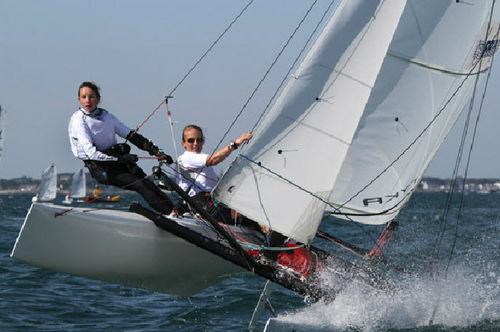 Catamarán deportivo de regata - TYKA - 2win - doble / con dos trapecios / FORMULA 18