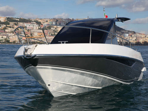 Barco cabinado intraborda - 30 GT - Nautica Salpa - bimotor / con hard-top / 10 personas máx.