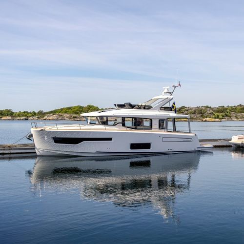 Barco cabinado intraborda - 495  - Nimbus - bimotor / con fly / clásico