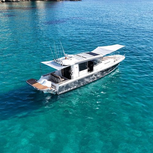 Barco cabinado fueraborda - Commuter 11 - Nimbus - diésel / bimotor / con caseta de timón