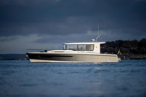Barco cabinado intraborda - Sport Coupé 42 - Nimbus - bimotor / escalonado / con caseta de timón
