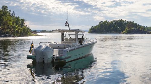 Barco cabinado fueraborda - T 42 - Nimbus - bimotor / soft-top / de deporte