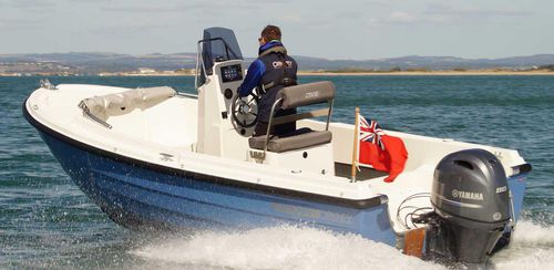 Barco open fueraborda - Fastliner 19 - Orkney Boats - con consola central / de pesca deportiva / offshore