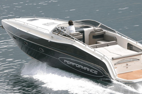 Barco cabinado intraborda - 1201 - Performance Marine - bimotor / open / con doble consola