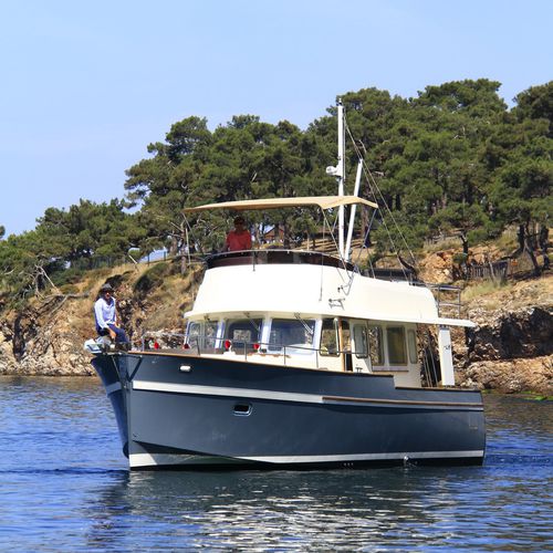 Trawler intraborda - 36 - Rhea Marine - diésel / con fly / con caseta de timón