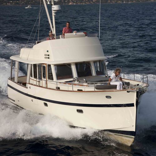 Trawler intraborda - 43 - Rhea Marine - diésel / con fly / con caseta de timón