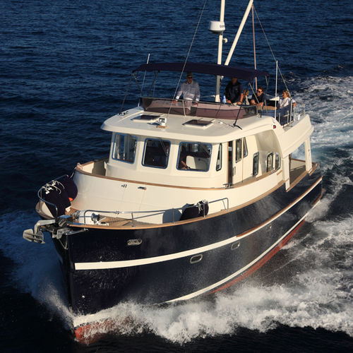 Trawler intraborda - 47 - Rhea Marine - diésel / de desplazamiento / con fly