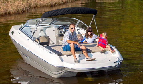 Runabout intraborda - 208CR - Stingray Boats - con doble consola / 9 personas máx. / con camarote