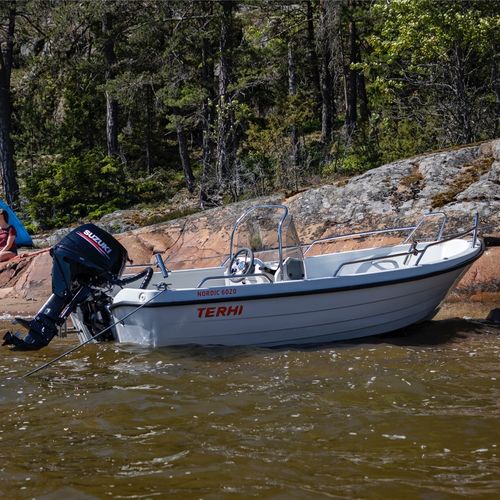 Barco open fueraborda - Nordic 6020 C - Terhi Oy - con consola lateral / de pesca deportiva / 5 personas máx.